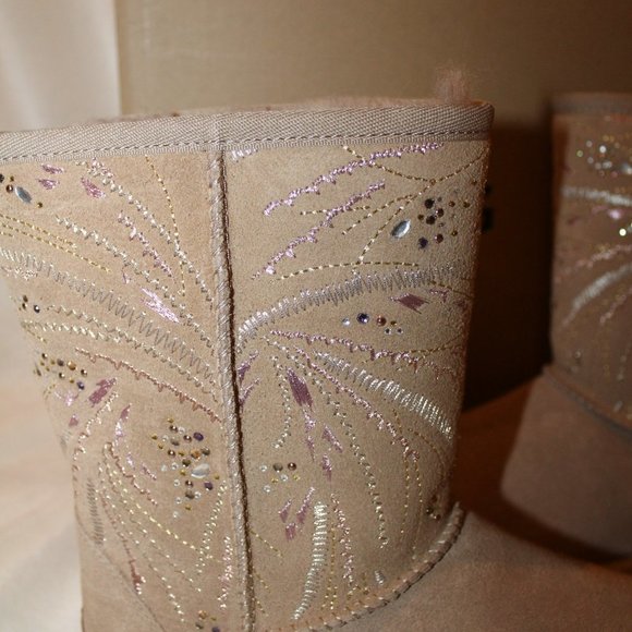 NIB UGG WOMEN'S CLASSIC SHORT GOLD BURST SUEDE SHEARLING LINED BOOTS - Picture 4 of 8